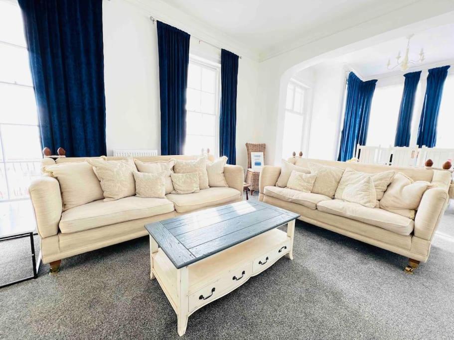 Apartment Flat 4 Marine Parade House, 1 East Cliff- Next To Port, White Cliffs, Beach, Castle