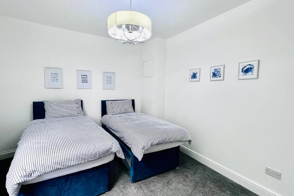 Flat 4 Marine Parade House, 1 East Cliff- Next To Port, White Cliffs, Beach, Castle Apartment *