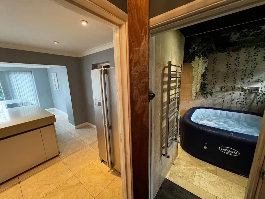 The Coxhill Retreat - Indoor Rainforest Spa *