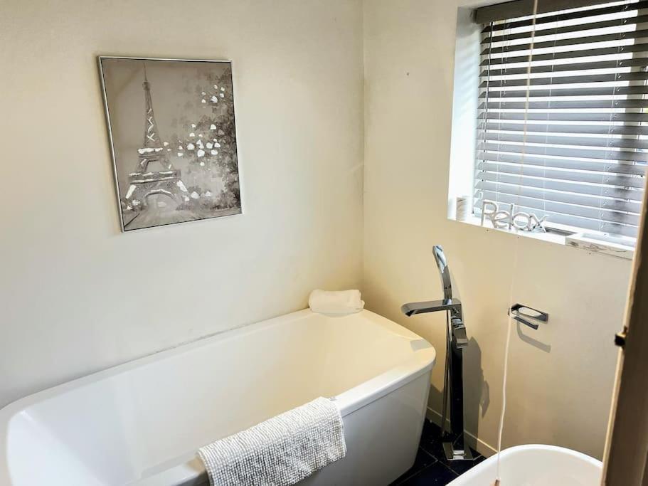 The Coxhill Retreat - Indoor Rainforest Spa Holiday home *