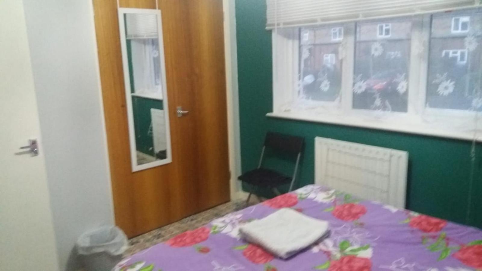 Spacious Double Located Within Walking Distance To Seaside And Town Homestay