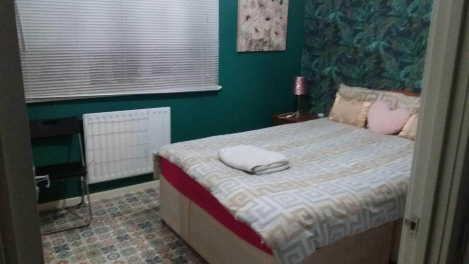 Homestay Spacious Double Located Within Walking Distance To Seaside And Town Dover