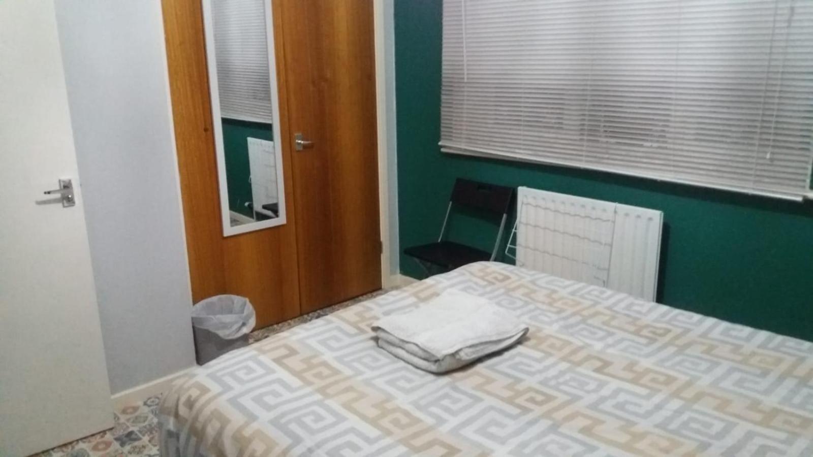 Homestay Spacious Double Located Within Walking Distance To Seaside And Town