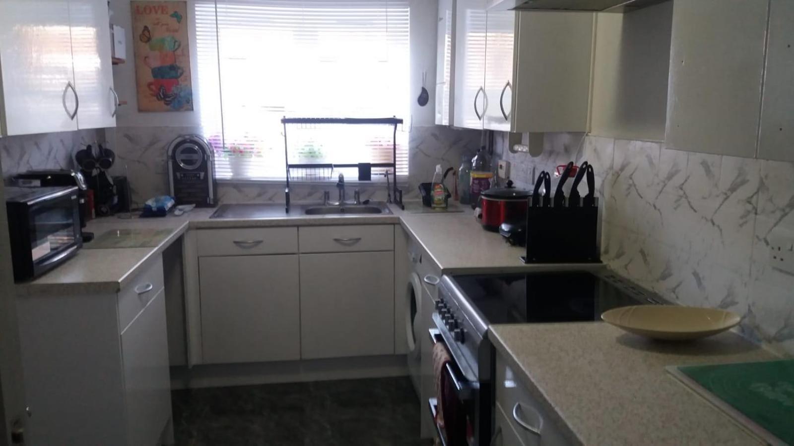 Homestay Spacious Double Located Within Walking Distance To Seaside And Town *