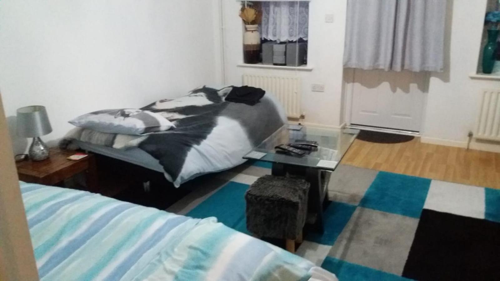 Spacious Double Located Within Walking Distance To Seaside And Town Dover