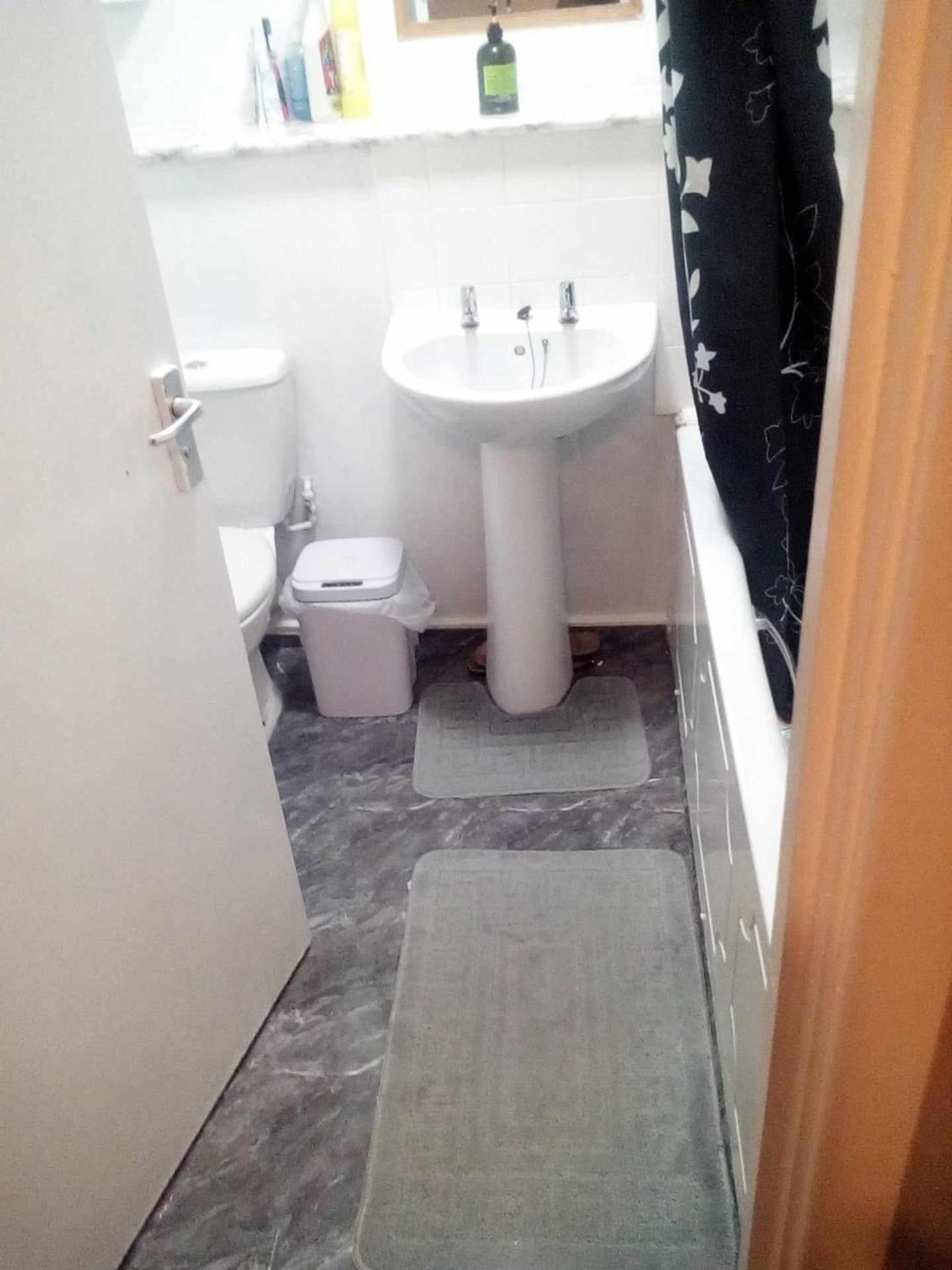 Spacious Double Located Within Walking Distance To Seaside And Town Homestay *