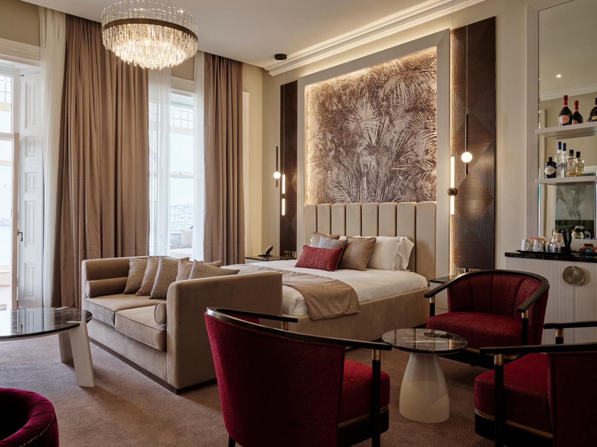 Western Premier Marina & Hotel 4*