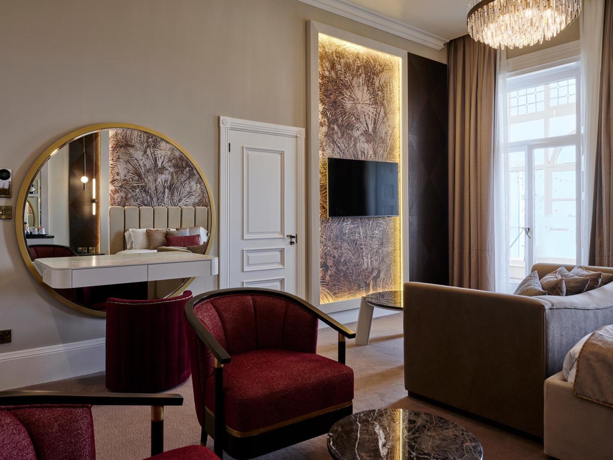 Western Premier Marina & Hotel 4*