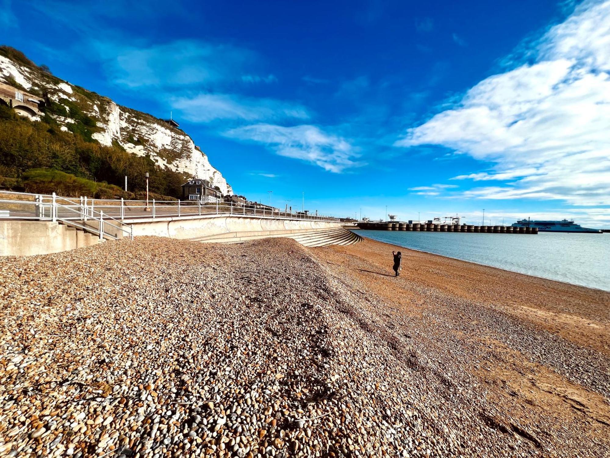 Apartment Flat 4 Marine Parade House, 1 East Cliff- Next To Port, White Cliffs, Beach, Castle
