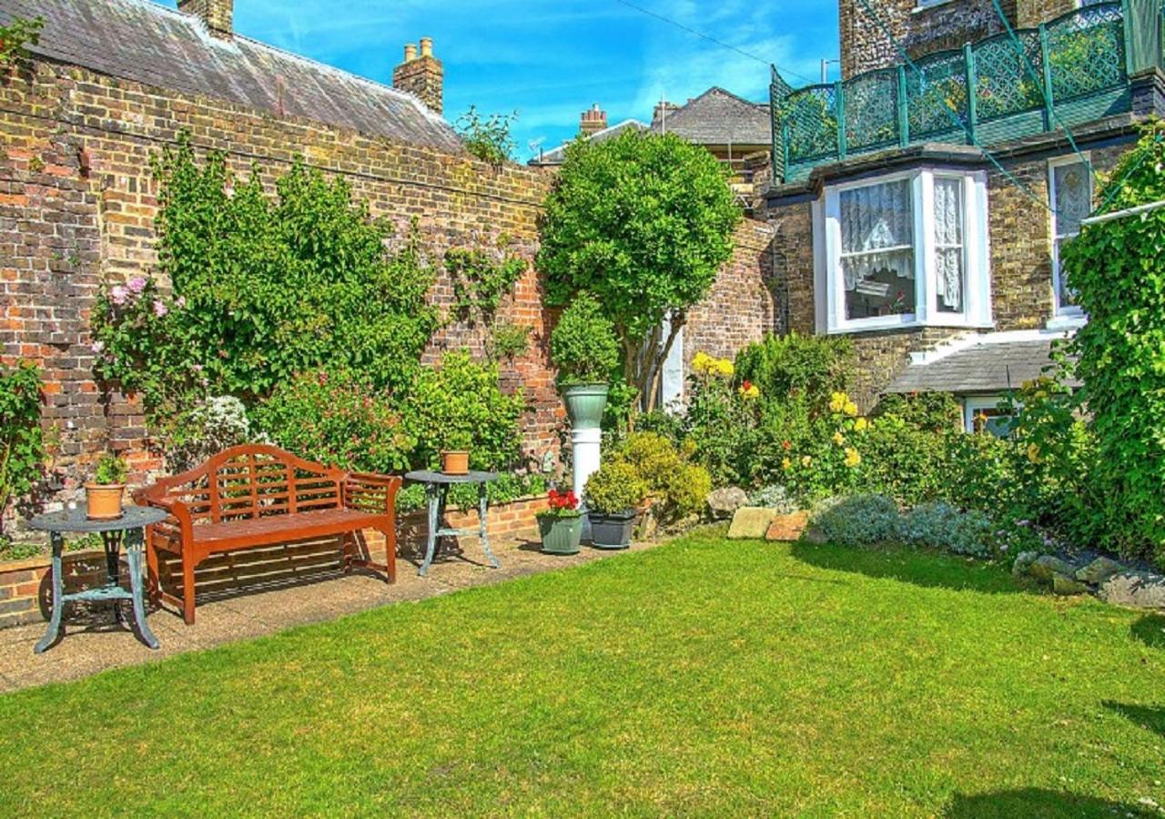 Number One Guest house Dover
