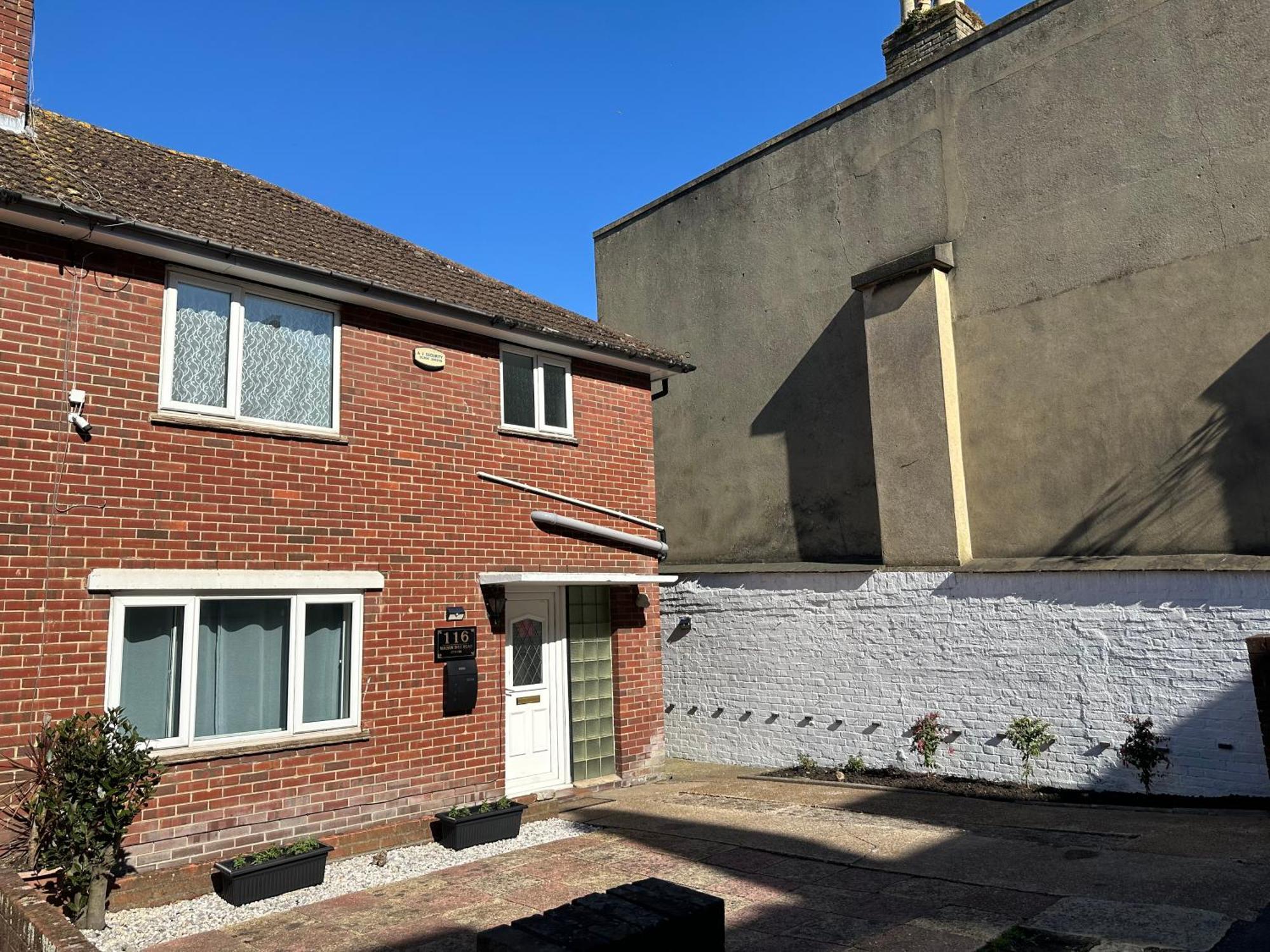 116 Maison Dieu Road E In *