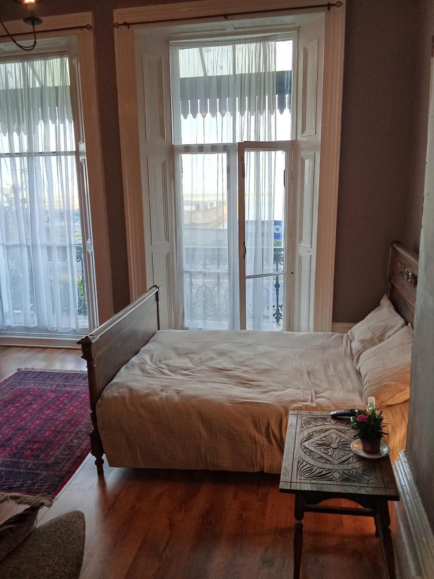 Apartment Balcony, Sea View Next To Port With Parking Dover