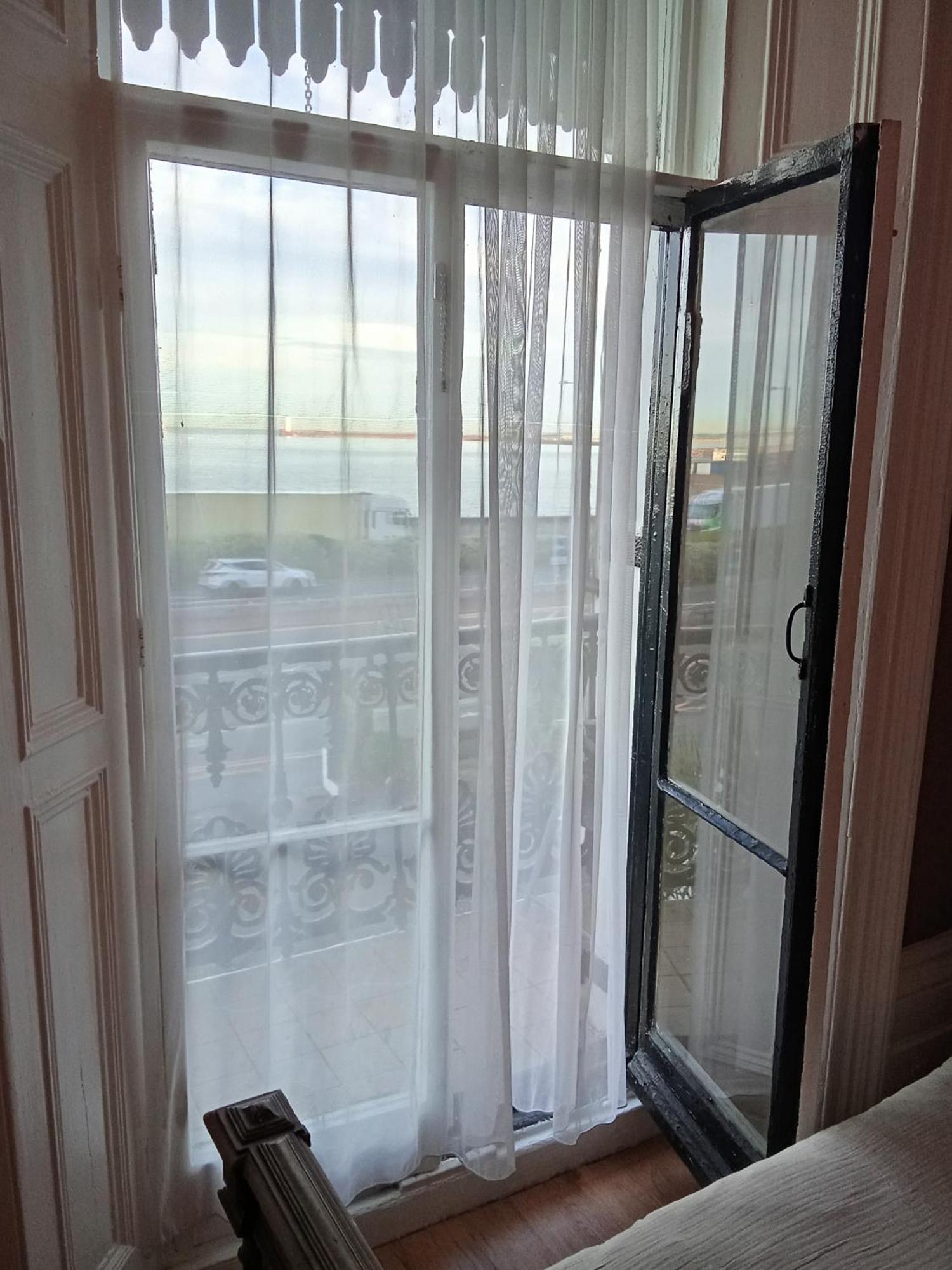 Apartment Balcony, Sea View Next To Port With Parking Dover