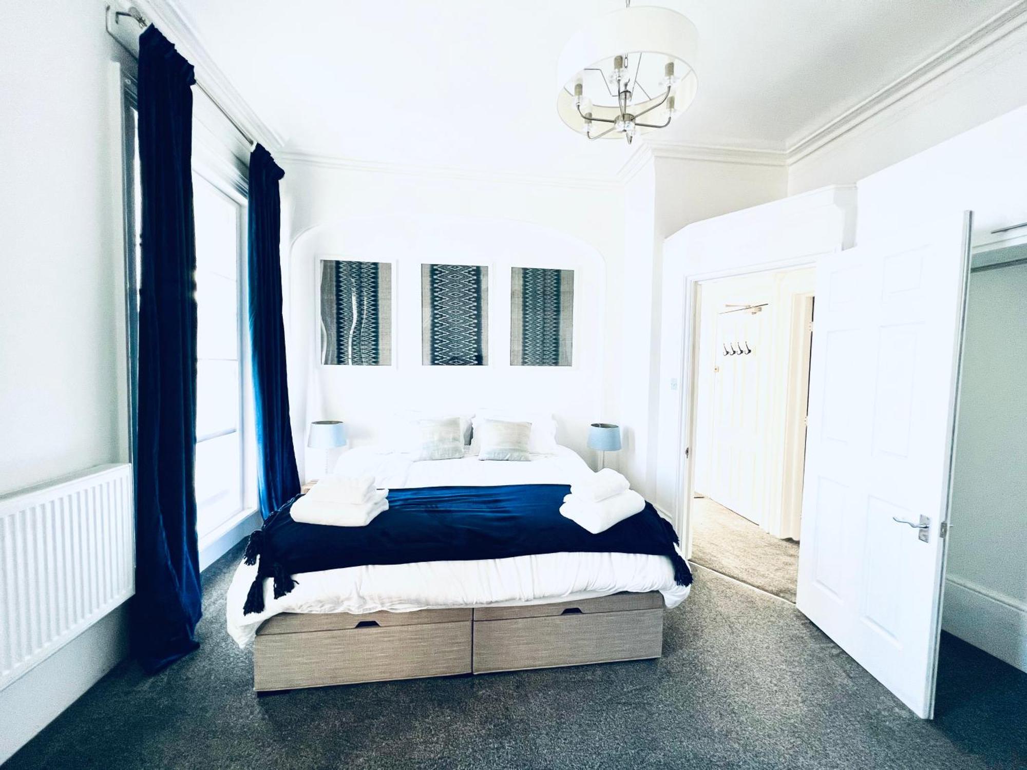 Flat 4 Marine Parade House, 1 East Cliff- Next To Port, White Cliffs, Beach, Castle