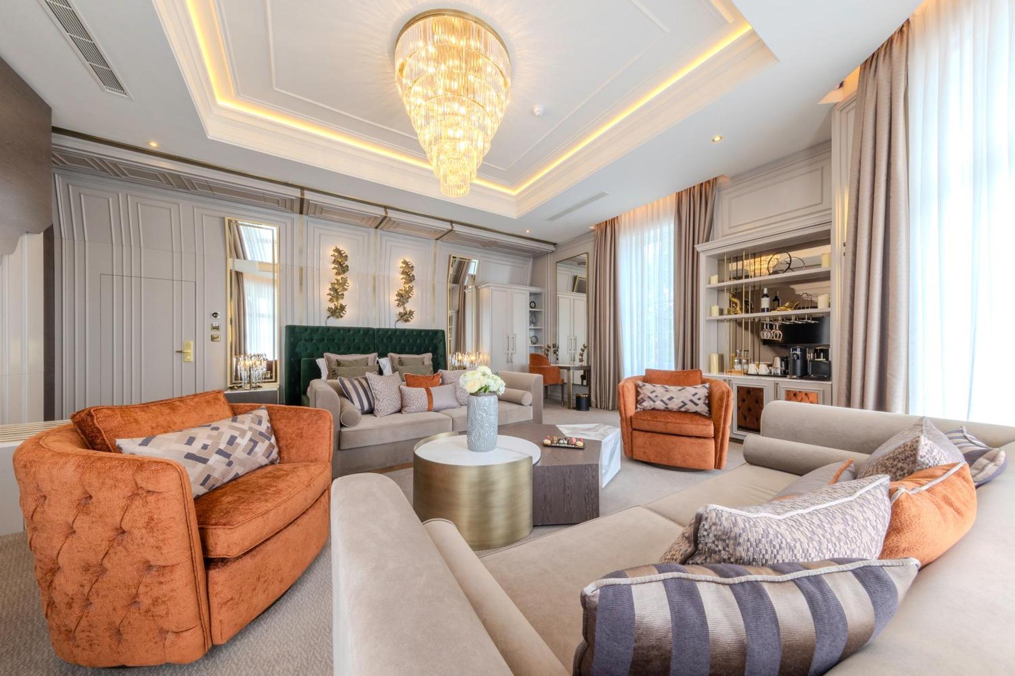 Western Premier Marina & 4*