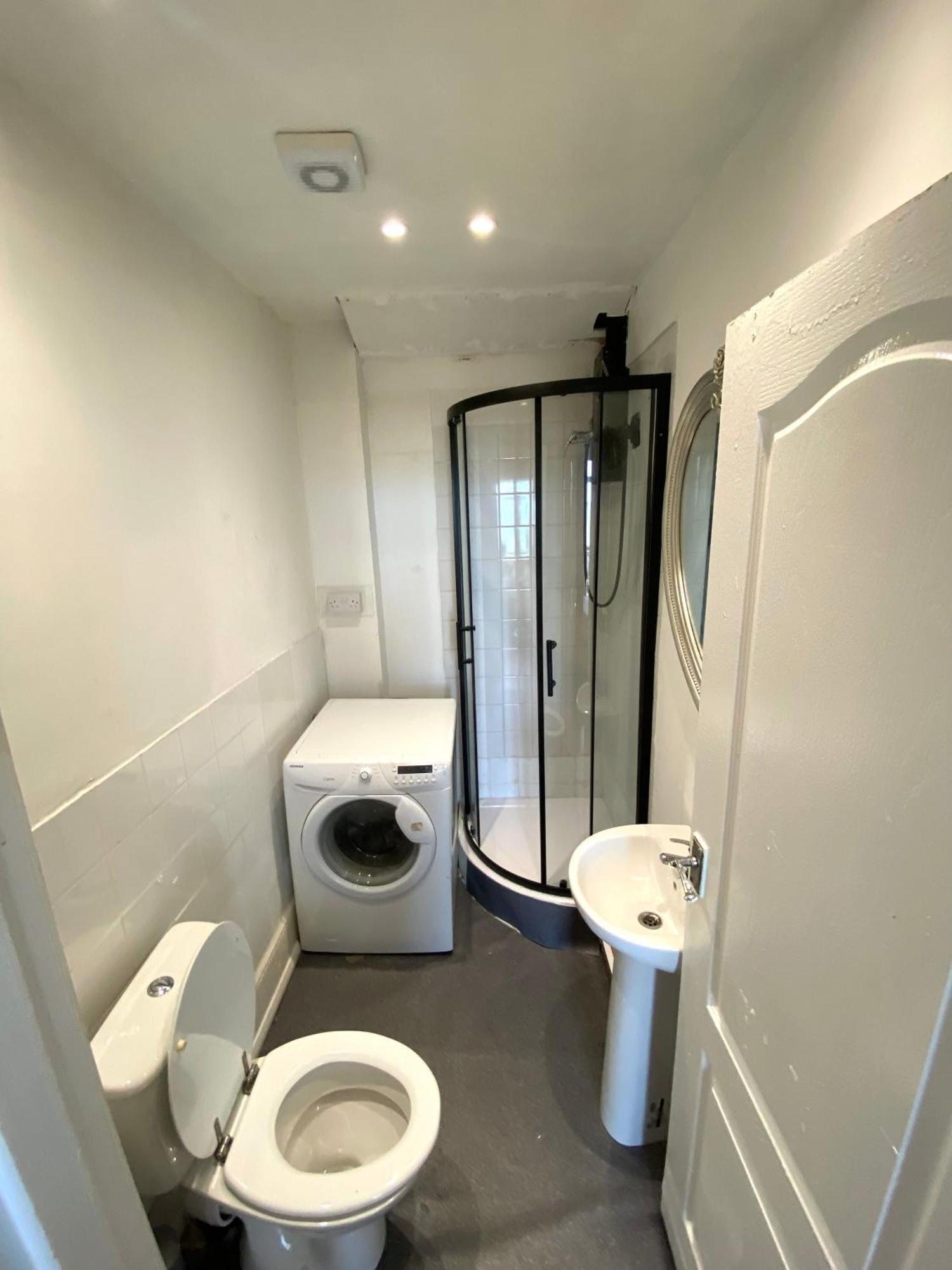 Balcony Flat Next To Port, Sea View, Free Parking Apartment Dover