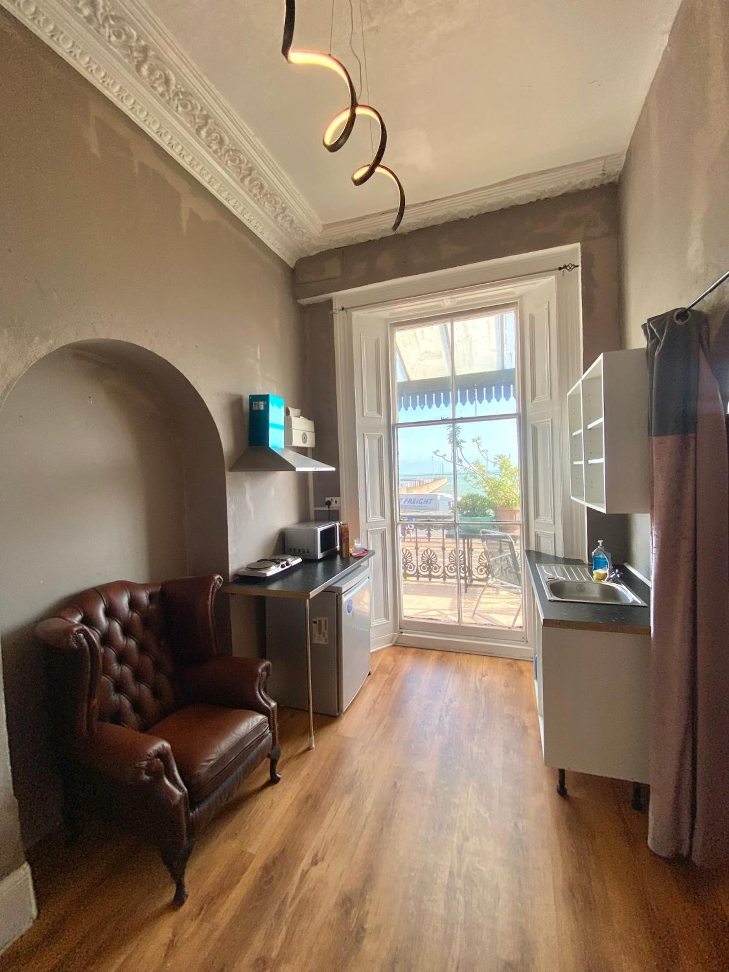 Apartment Balcony Flat Next To Port, Sea View, Free Parking *