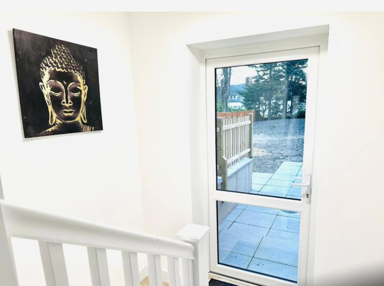 Castle Luxury Apartment-allocated Parking