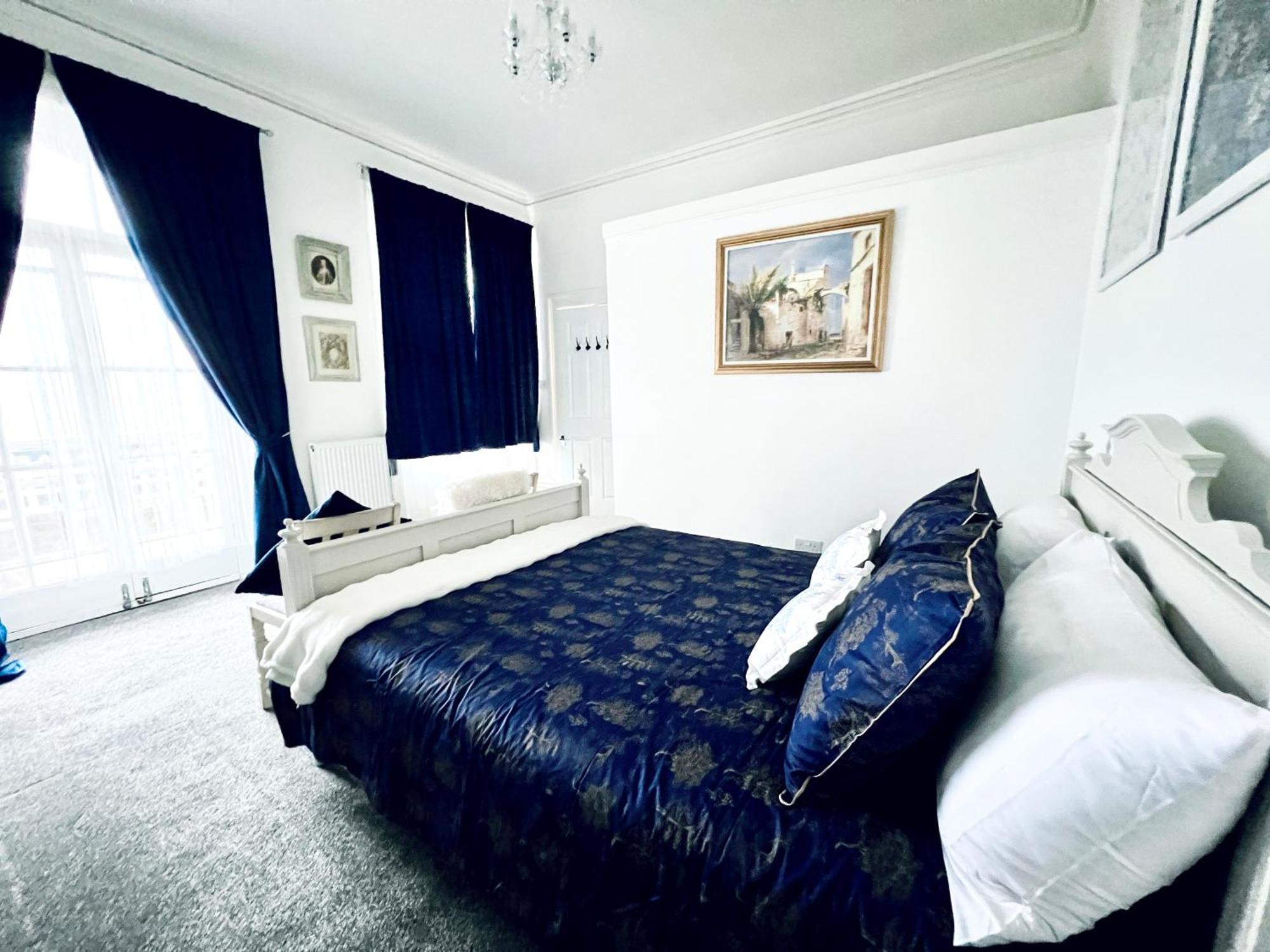 Apartment Flat 3 Marine Parade House, 1 East Cliff - Next To Port, White Cliffs, Beach, Castle Dover