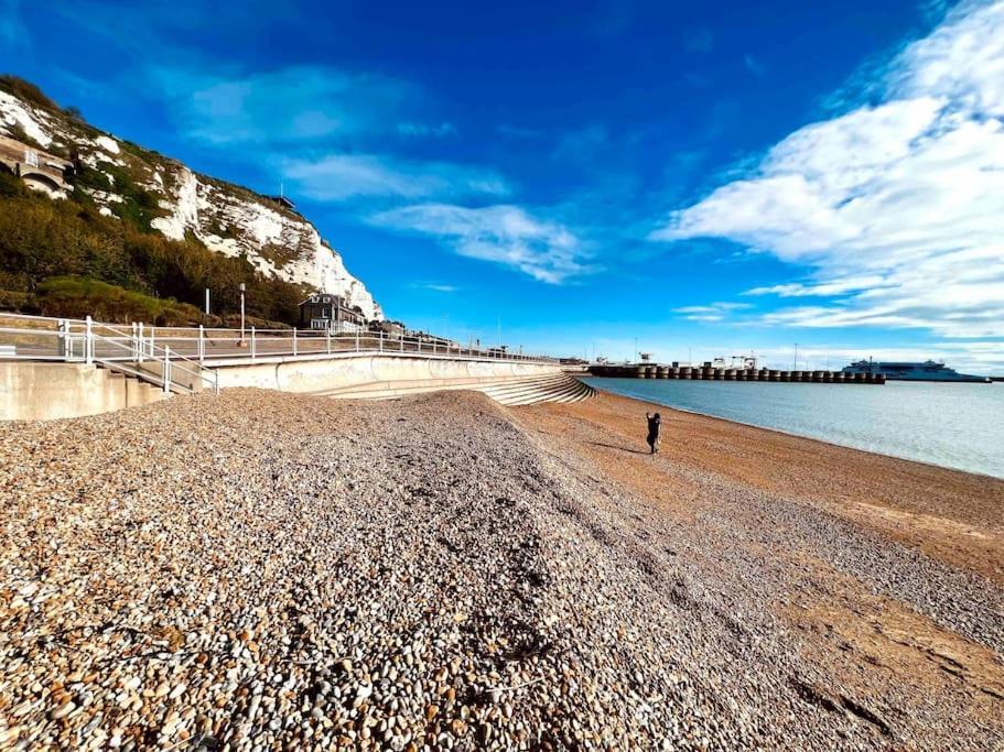 Flat 3 Marine Parade House, 1 East Cliff - Next To Port, White Cliffs, Beach, Castle