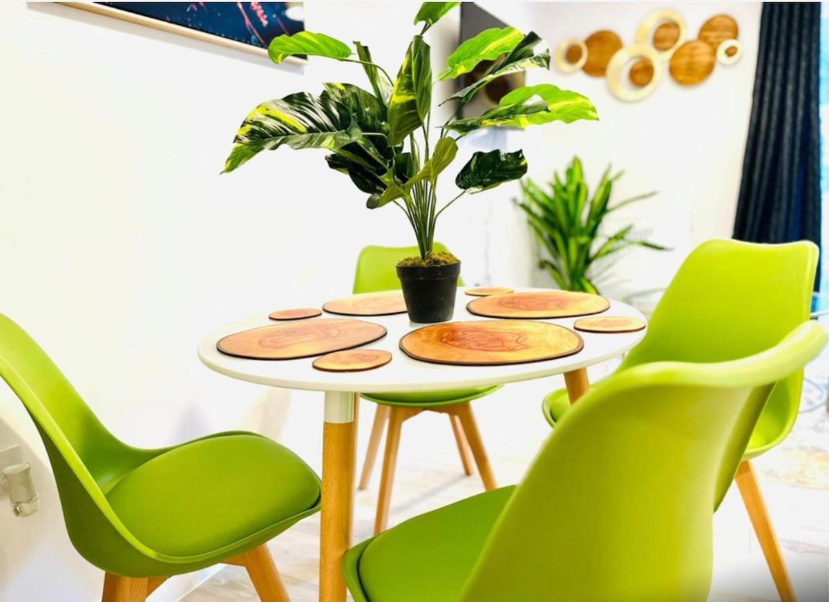 Port Stay10 Sleeps And Park Free Onsite Apartment *