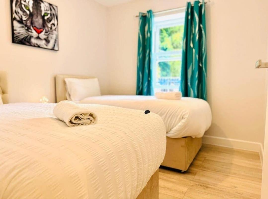 Apartment Port Town Centre Comfy Flat With Parking