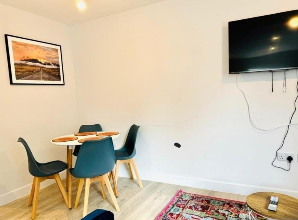 Port Town Centre Comfy Flat With Parking Apartment Dover