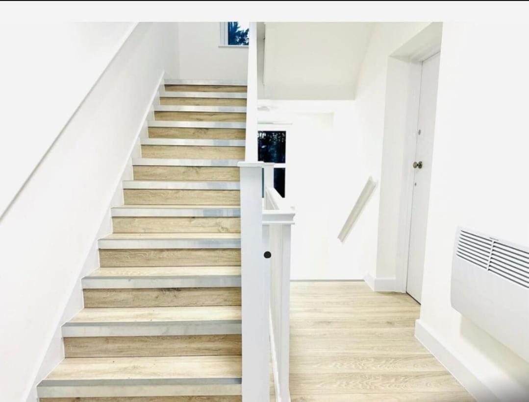 Port Town Centre Comfy Flat With Parking *