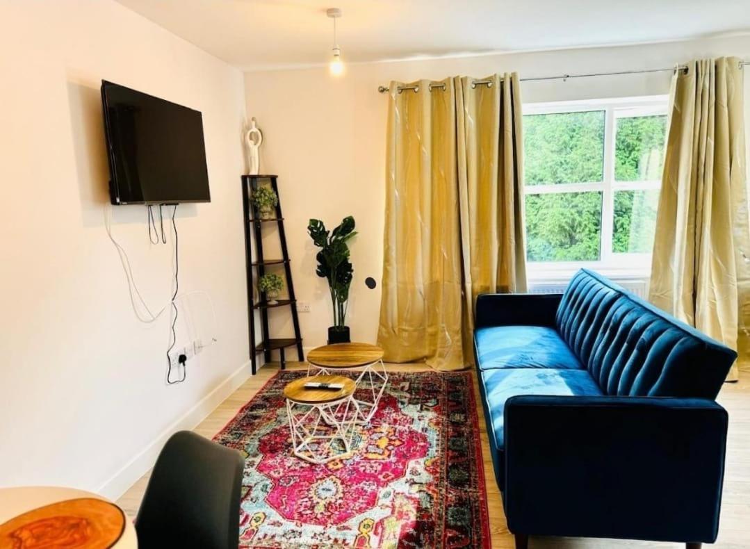 Port Town Centre Comfy Flat With Parking Apartment
