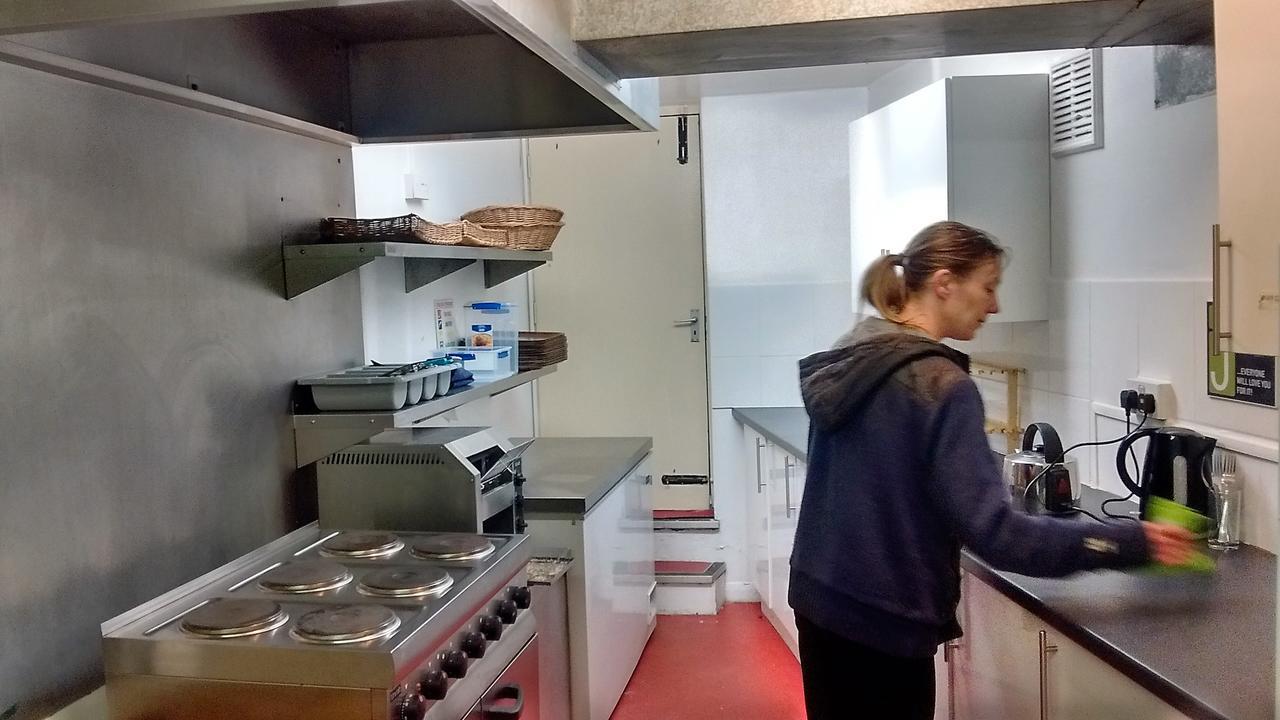 Hostel Adventure Backpackers *