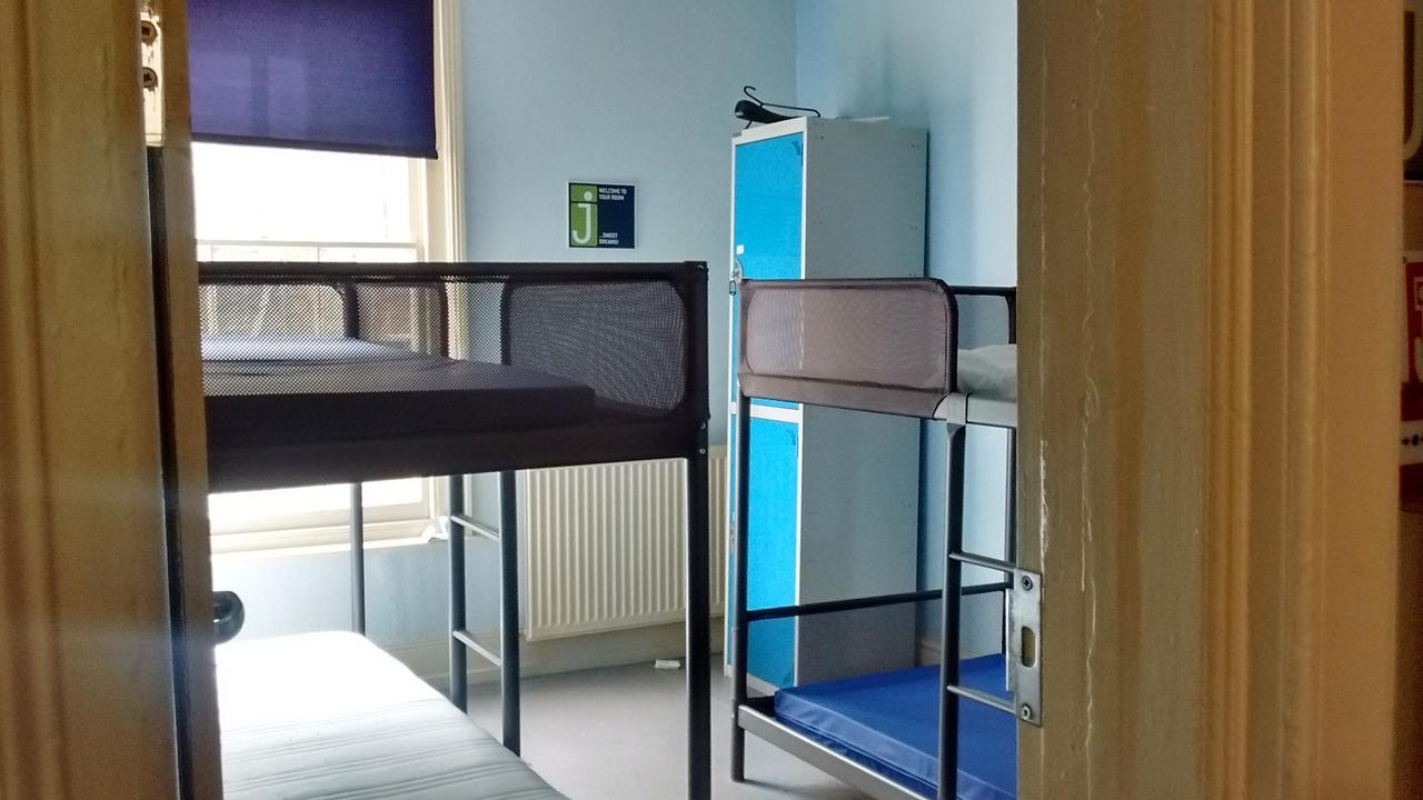 Hostel Adventure Backpackers *