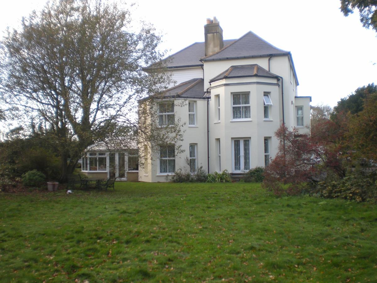Rolles Court 4* Dover