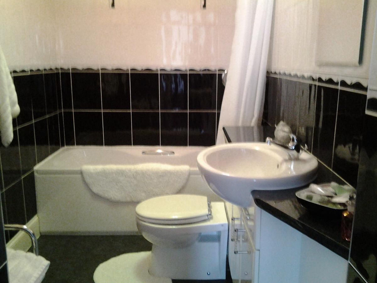 Bed & Breakfast Rolles Court 4*