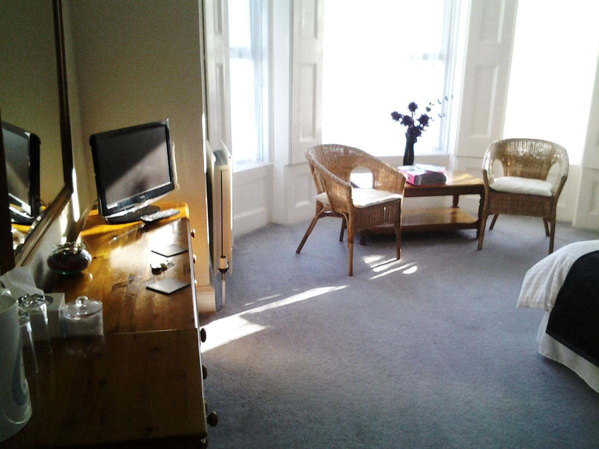 Bed & Breakfast Rolles Court 4*