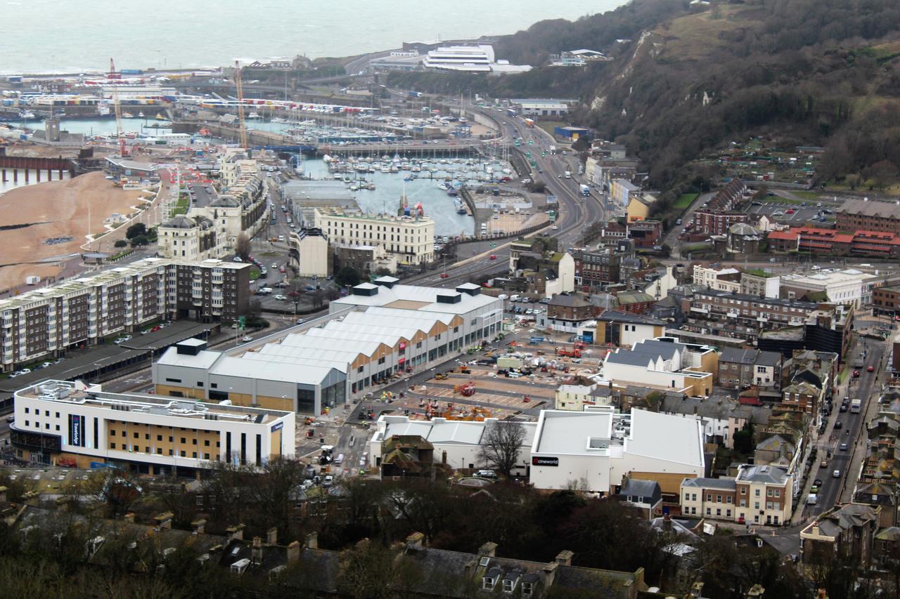 Backpackers * Dover