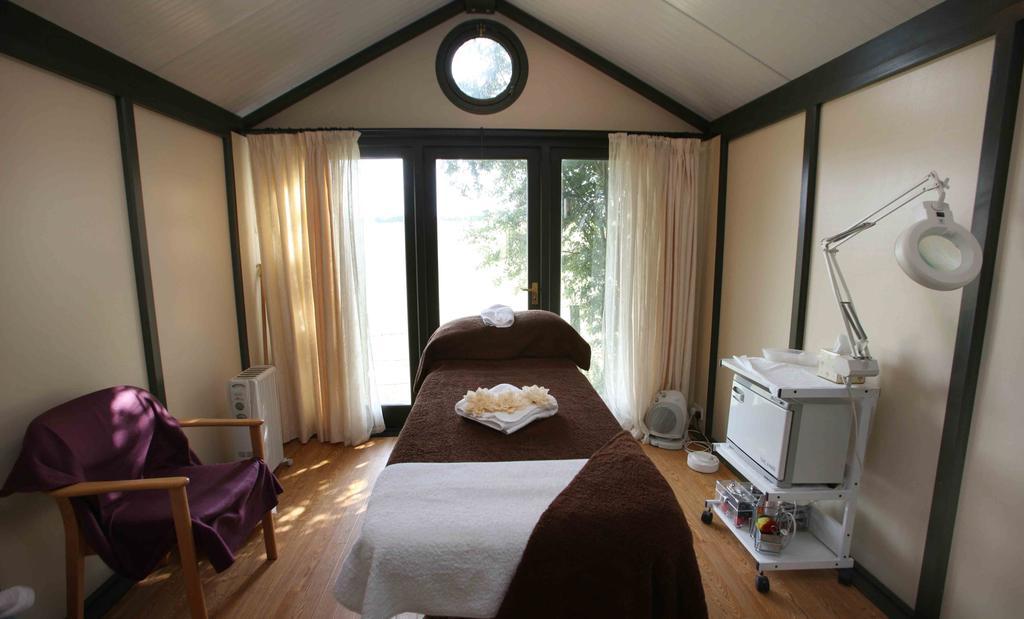Wallett's Court 4*