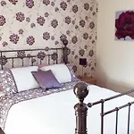 Guston Guest House