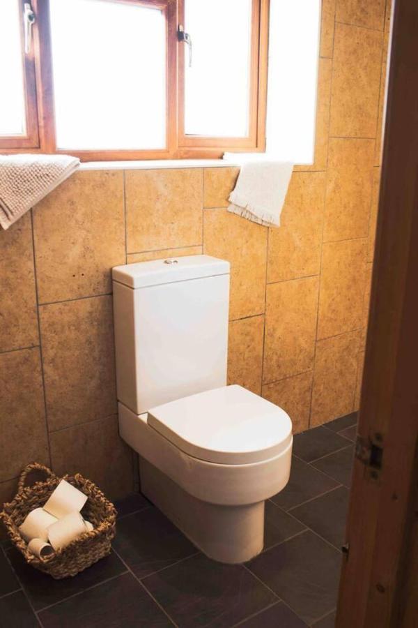 Threeways Retreat With Heated Swimming Pool Dover