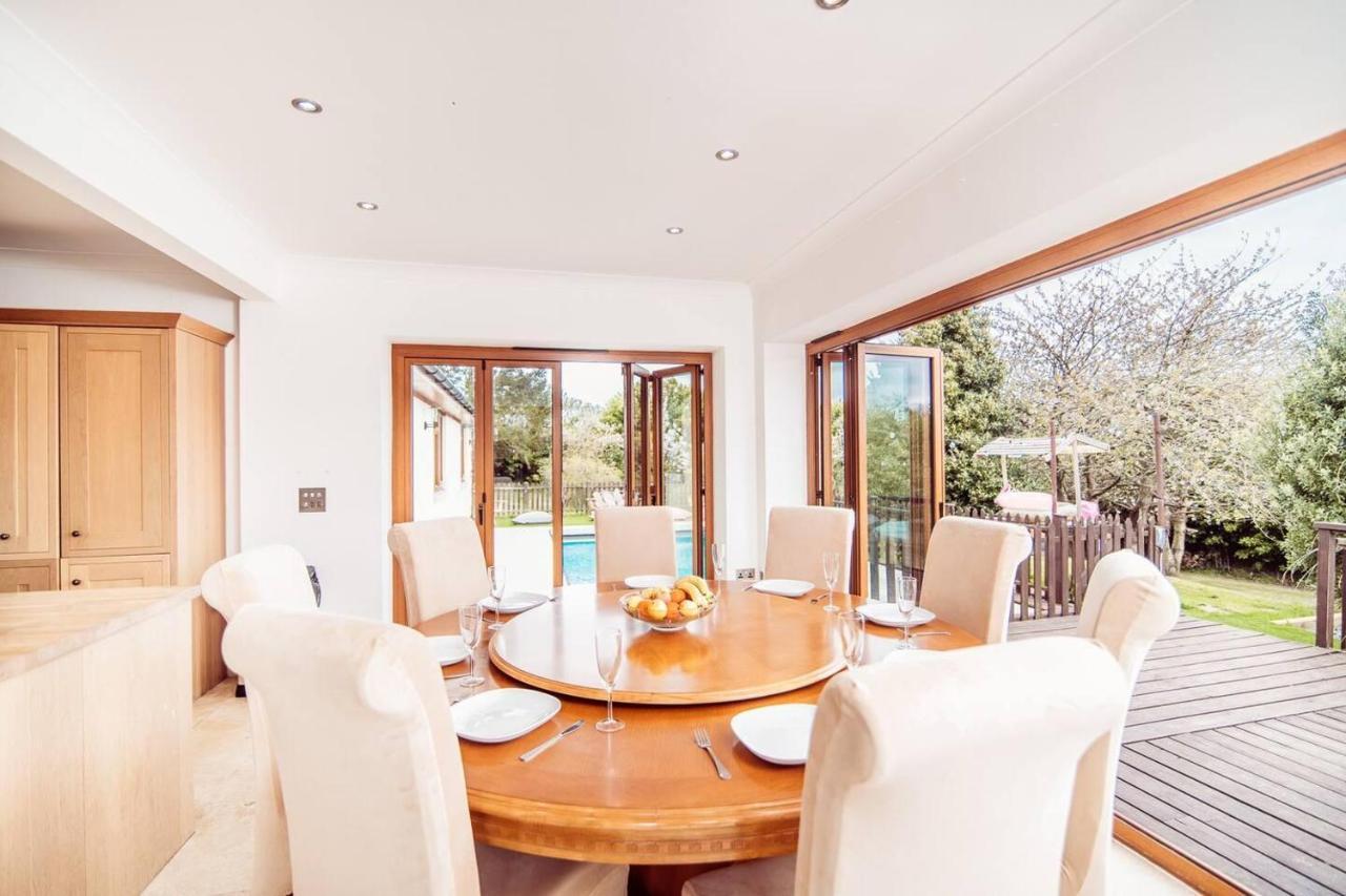 Threeways Retreat With Heated Swimming Pool Holiday home Dover