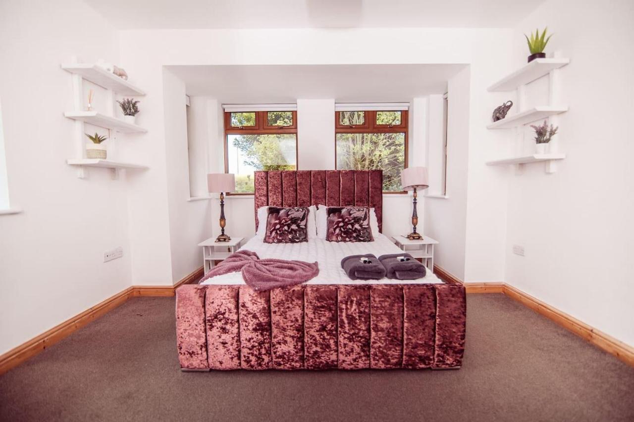Holiday home Threeways Retreat With Heated Swimming Pool *