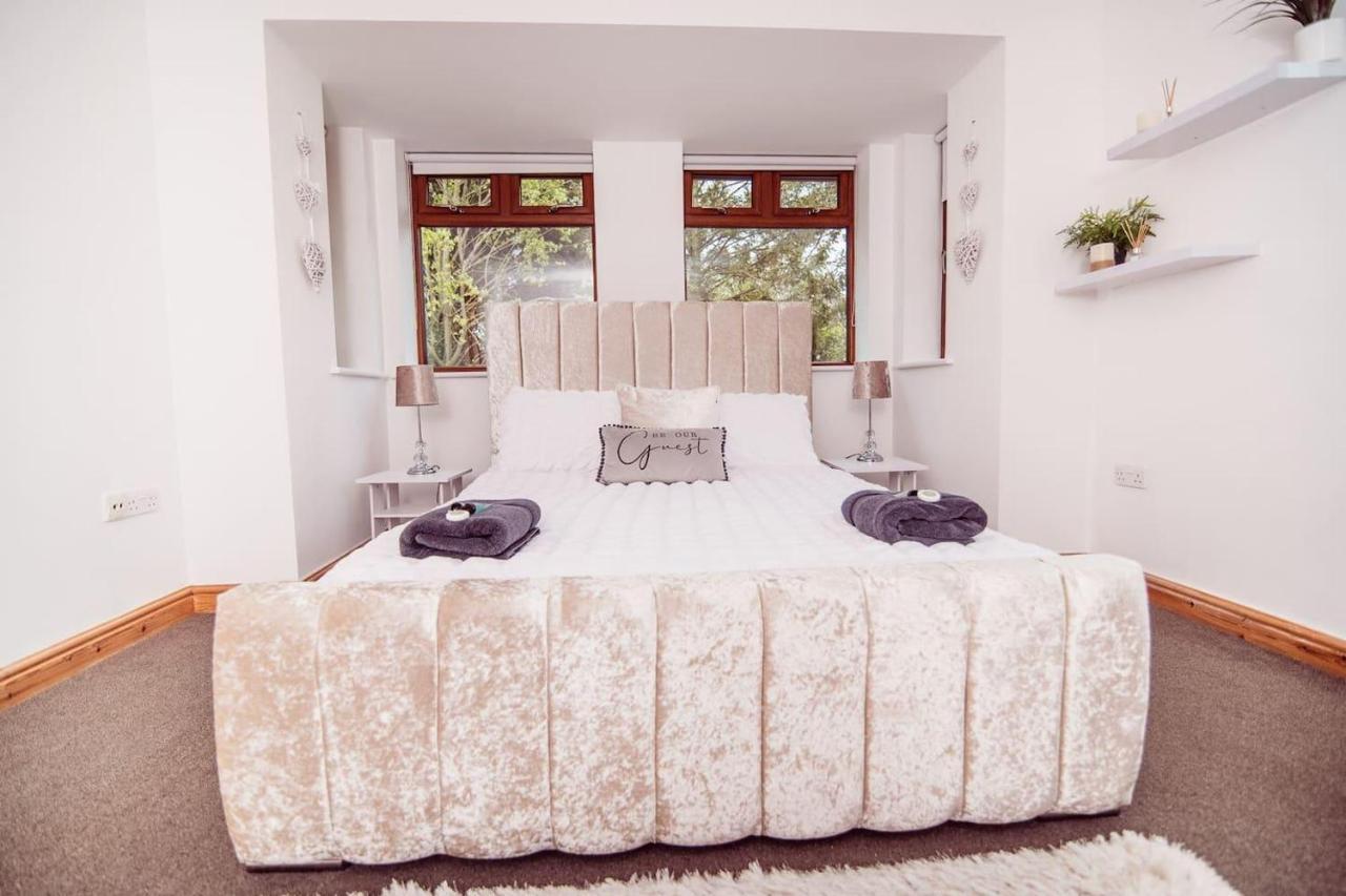 Threeways Retreat With Heated Swimming Pool *