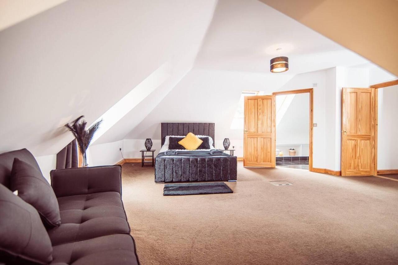 Holiday home Threeways Retreat With Heated Swimming Pool