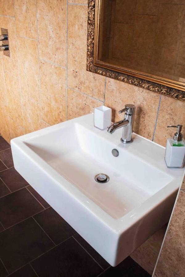 Threeways Retreat With Heated Swimming Pool Holiday home *