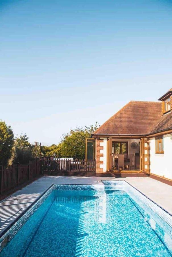 Threeways Retreat With Heated Swimming Pool Dover
