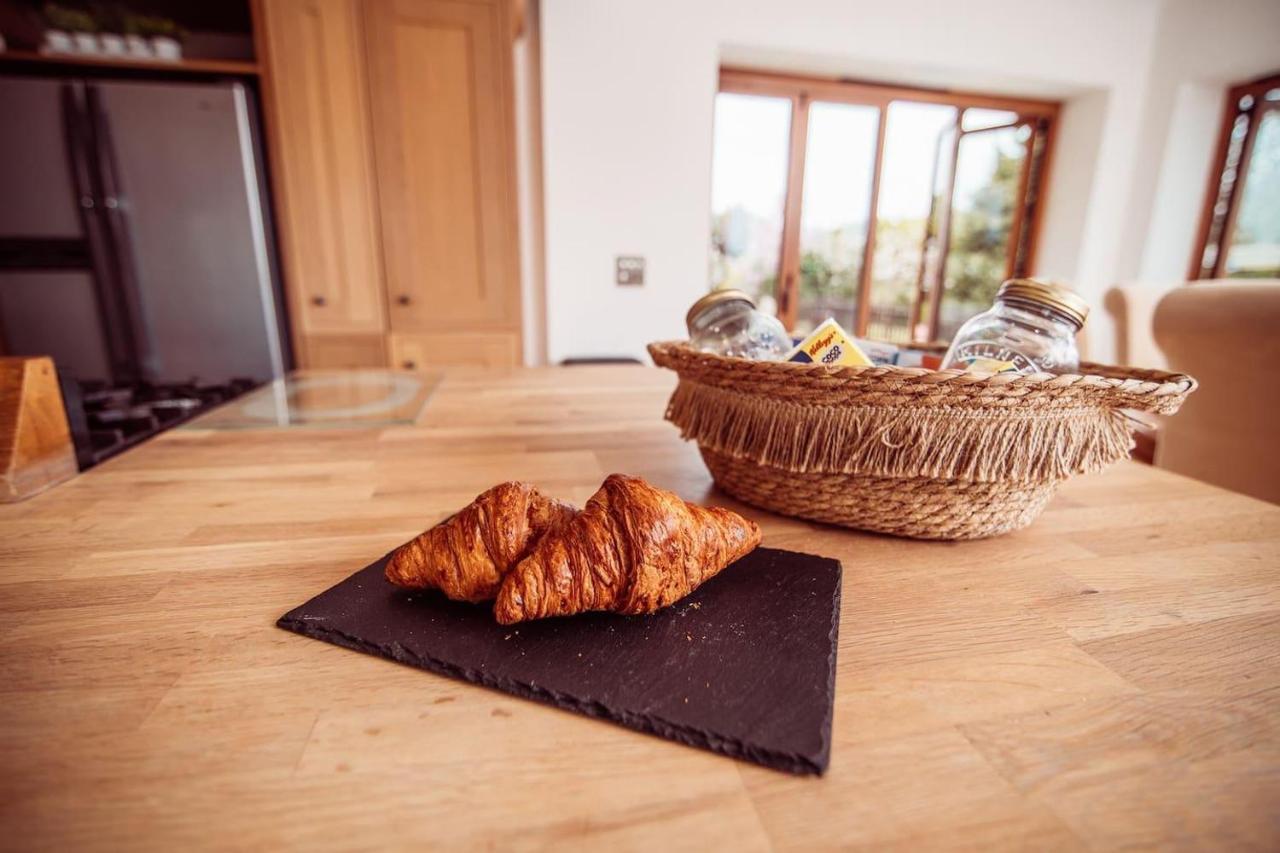 Threeways Retreat With Heated Swimming Pool *