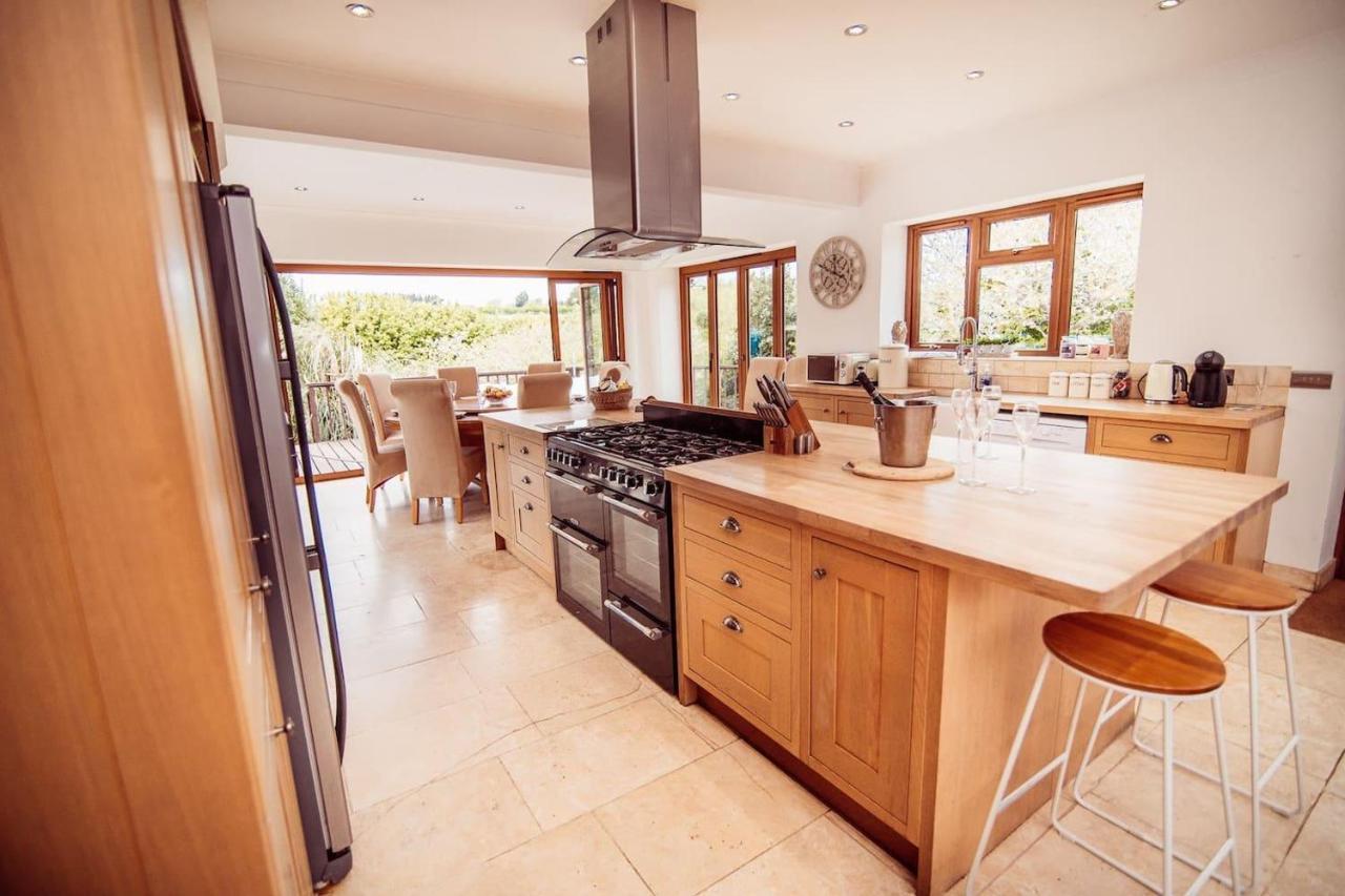 Threeways Retreat With Heated Swimming Pool Holiday home Dover
