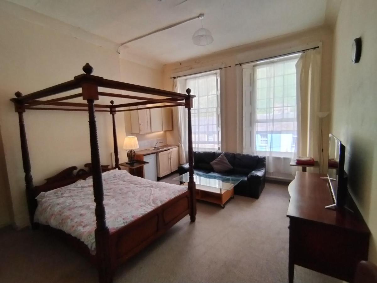 Apartment Studio Next To Port