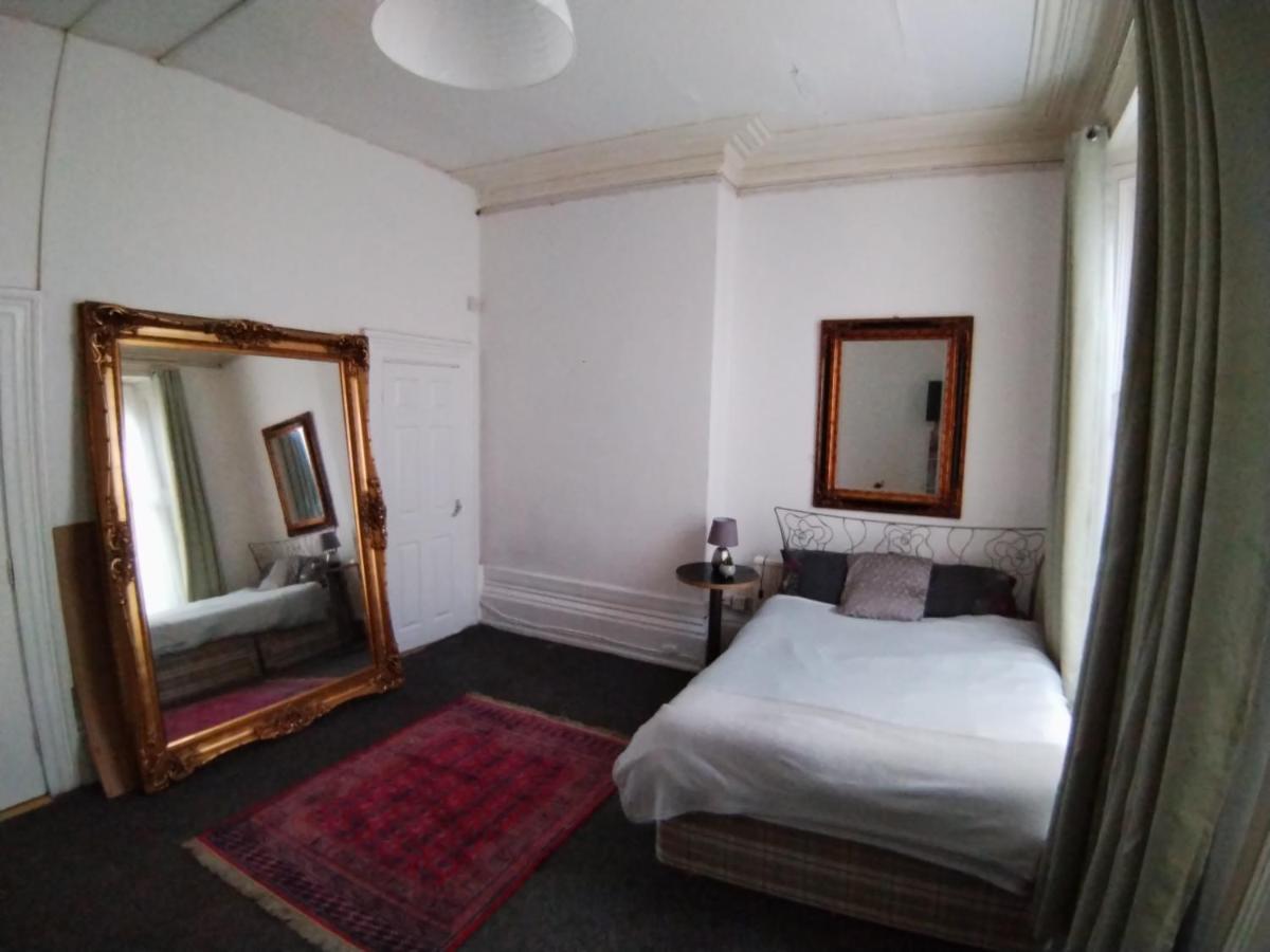 Studio Next To Port Apartment