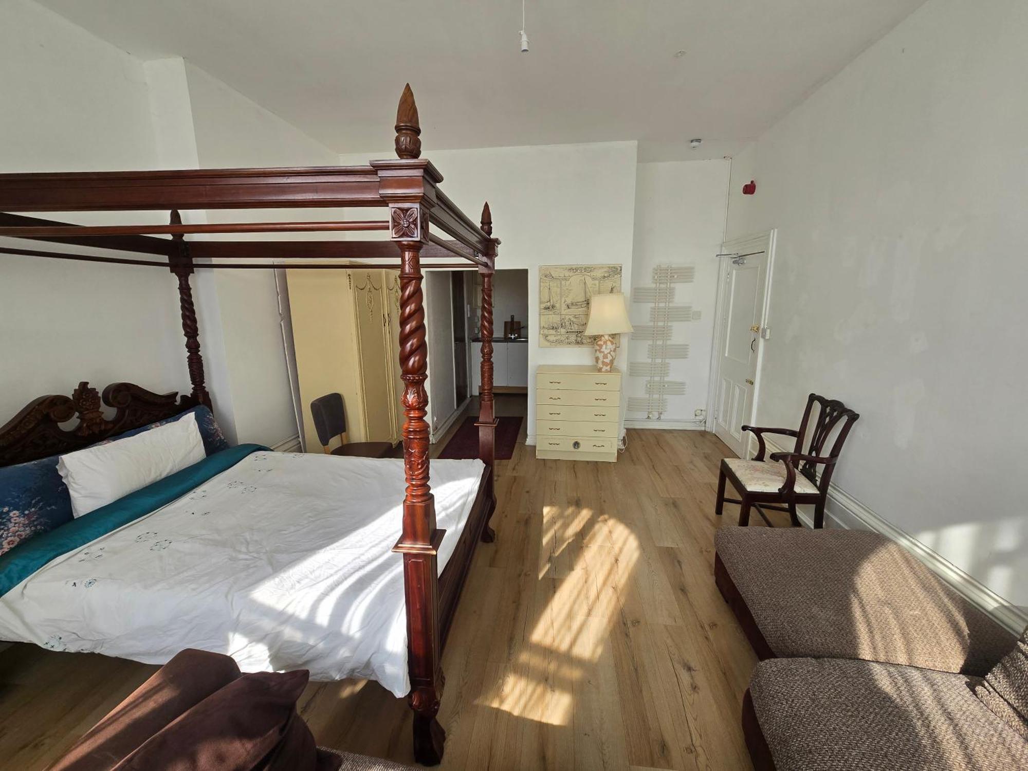 Next To Port, Cliffs, With Parking Apartment *
