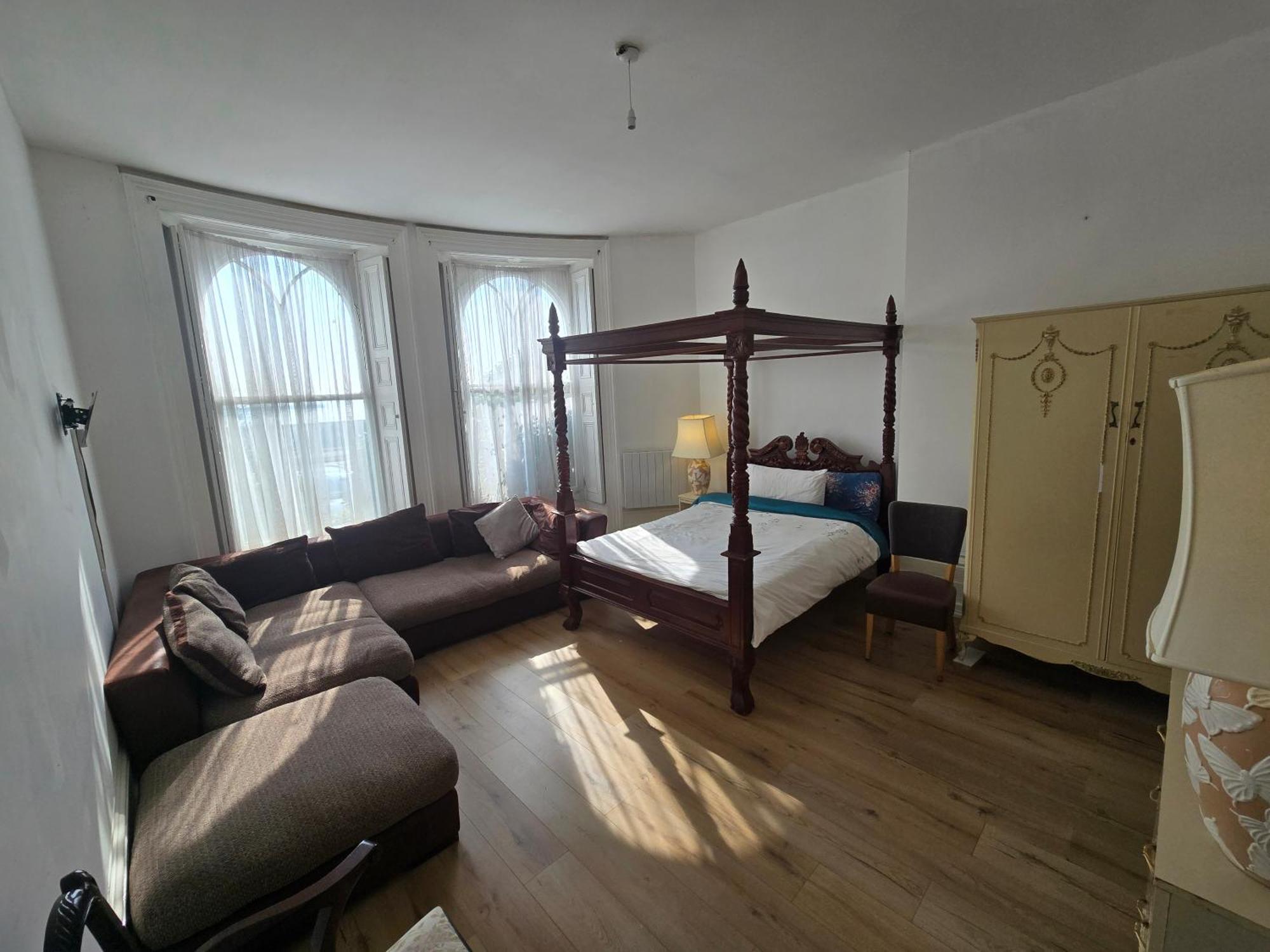 Apartment Next To Port, Cliffs, With Parking *